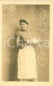 Cartolina originale da collezione 1900 ca TORINO Cameriera con vassoio Cartolina postale FP VG 1