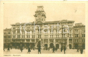 Cartolina originale da collezione 1936 TRIESTE La piazza del Municipio Cartolina ANIMATA FP VG 1