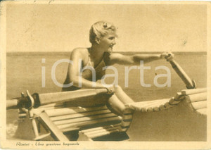 Cartolina originale da collezione 1943 RIMINI Una graziosa bagnante sul pedalÃ² Cartolina postale FG VG 1