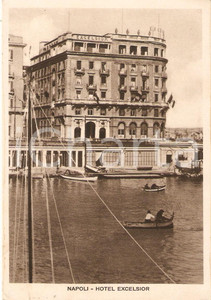Cartolina originale da collezione 1941 NAPOLI Barche a remi davanti all  Hotel Excelsior Cartolina FG VG 1