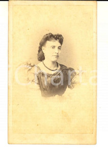 Fotografia d epoca originale 1870 ca PADOVA Ritratto di nobildonna con collana scura Foto SINIGAGLIA CDV 1