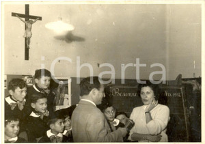 Fotografia d epoca originale 1958 BESENZONE PC Intervista a una maestra elementare Foto 18x13 cm 1