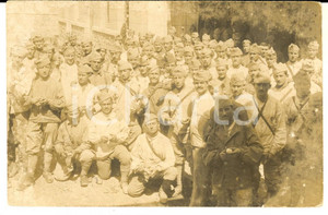 Fotografia d epoca originale 1910 ca FRANCE Un bataillon à la corvée des pommes de terre Photo carte postale 1