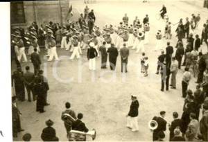 Fotografia d epoca originale 1950 MARIANO COMENSE Festa banda locale  On. MEDA alla sfilata Foto 7x10 cm 1
