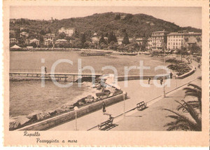 Cartolina originale da collezione 1940 ca RAPALLO GE Rapallesi passeggiano sul lungomare Cartolina FG NV 1
