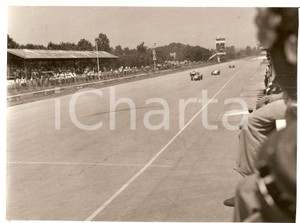 Fotografia d epoca originale 1954 F1 Autodromo di MONZA Auto durante la gara  Tabellone contagiri FIAT Foto 1