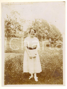 Fotografia d epoca originale 1919 VICO CANAVESE Giovane donna in abito bianco Foto VINTAGE 9x12 cm 1