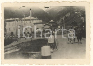 Fotografia d epoca originale 1933 CAMPITELLO DI FASSA Bambine con hotel MULINO ALLA POSTA Foto 7x5 cm 1