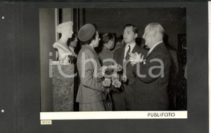 Fotografia d epoca originale 1950 MILANO TEATRO ALLA SCALA Ricevimento dopo la tournÃ©e di Londra Foto 35x25 1