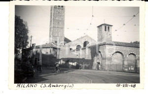 Fotografia d epoca originale 1948 MILANO Veduta di SANT AMBROGIO con ciclisti Foto VINTAGE ARTISTICA 10x6 1