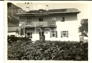 Fotografia d epoca originale 1930 MACUGNAGA VB Donne al balcone di una casa di campagna Foto 11x8 cm 1