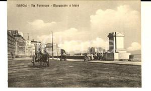 Cartolina originale da collezione 1915 ca NAPOLI Via PARTENOPE  Monumento a Lissa Cartolina ANIMATA carretto 1