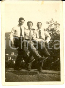 Fotografia d epoca originale 1929 PONTE TRESA Balletto di tre giovani amici Fotografia CURIOSA 6x8 cm 1