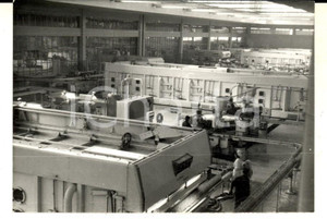 1960 ca AREA LOMBARDA Interno di una fabbrica con operaie in attività *Foto 11x8