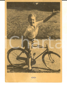 Cartolina originale da collezione 1945 ca RITRATTI SAVOIA Vittorio Emanuele in bicicletta Cartolina DANNEGGIATA 1