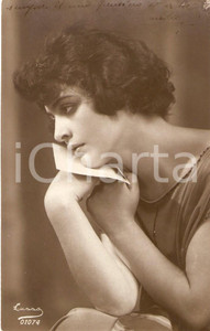 Cartolina originale da collezione 1925 ca INNAMORATI Pianto su una lettera d amore Cartolina FP NV 1