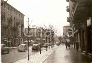 Fotografia d epoca originale 1962 MILANO Salumeria in Corso XXII Marzo  Panorama con auto Foto 10x7cm 1