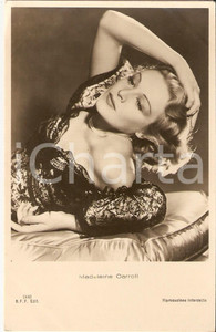 Cartolina originale da collezione 1925 ca CINEMA Attrice Madeleine CARROLL distesa su un cuscino Cartolina FP NV 1