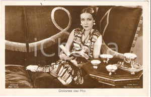 Cartolina originale da collezione 1925 ca CINEMA Dolores DEL RIO reads a book on the sofa Cartolina FP NV 1