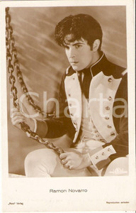 Cartolina originale da collezione 1925 ca CINEMA Attore Ramon NOVARRO stringe catene Cartolina FP NV 1