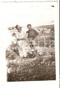 Fotografia d epoca originale 1940 ca LIBIA 7° Reggimento Bersaglieri Stretta di mano con Mario ANGIOLINI Foto 1