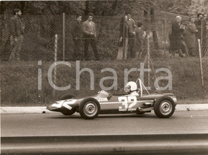 Fotografia d epoca originale 1970 AUTOMOBILISMO Pilota PAVESIO al volante di auto JOLLY CLUB Foto 1