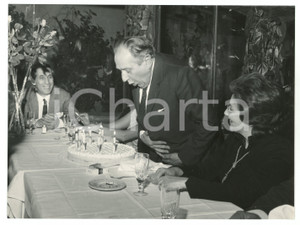 Fotografia d epoca originale 1970 ca JOLLY CLUB Compleanno Mario BERNASCONI spegne candeline sulla torta Foto 1