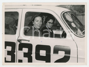 Fotografia d epoca originale 1960 ca JOLLY CLUB Renata ANGIOLINI prima della gara di RALLY Foto 1