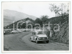 Fotografia d epoca originale 1965 ca FIAT 500 durante gara di RALLY Foto JOLLY CLUB 1