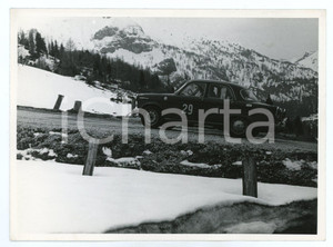Fotografia d epoca originale 1965 ca JOLLY CLUB Alfa Romeo Giulietta RALLY nella neve Foto 1