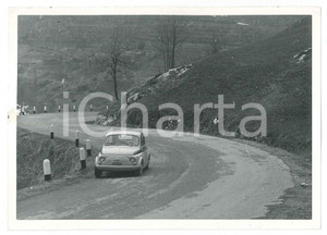Fotografia d epoca originale 1965 ca RALLY Fiat 500 durante il trofeo JOLLY CLUB Foto 18x13 cm 1