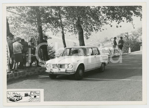 Fotografia d epoca originale 1965 MILANO  SAINT VINCENT Alfa Romeo Giulia 1300 e giudici di gara JOLLY CLUB 1