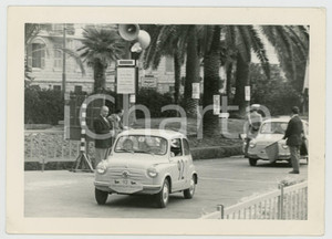 Fotografia d epoca originale 1965 ca TROFEO SUPERCORTEMAGGIORE Fiat 600 e giudici di gara JOLLY CLUB Foto 1