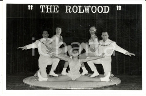 Fotografia d epoca originale 1960 ca FRANCE CIRCUS Ritratto del gruppo THE ROLWOOD Pattinaggio Foto 18x13 1
