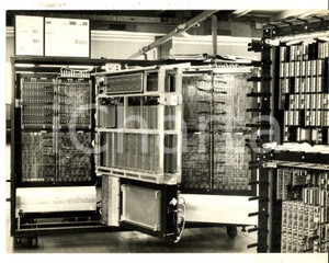 Fotografia d epoca originale 1963 Centro IBM ITALIA Veduta di un macchinario Foto reportage 24x18 cm 1