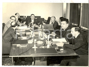 Fotografia d epoca originale 1960 ca CAGLIARI Presidente Regione SARDEGNA Efisio CORRIAS alla riunione Giunta 1