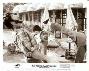 Fotografia d epoca originale 1974 THIS TIME I LL MAKE YOU RICH Flying kick to Antonio SABATO Photo 25x20 cm 1