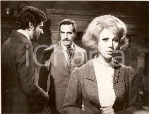 Fotografia d epoca originale 1970 IL CASTELLO DALLE PORTE DI FUOCO Erna SCHURER Carlos QUINEY Photo 24x18 cm 1