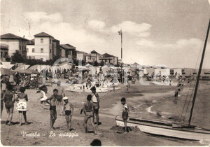 Cartolina originale da collezione 1950 VISERBA DI RIMINI Bagnanti e pedalÃ² in spiaggia Cartolina FG VG 1