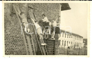 Fotografia d epoca originale 1944 CORNAREDO Confezioni MAIM  Palestra per i figli dei dipendenti Foto 1