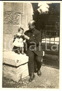 Fotografia d epoca originale 1925 VALGANNA Villaggio Alpino Touring  Membro del CAI con piccola ospite Foto 1