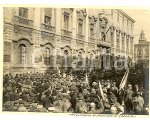 Fotografia d epoca originale 1922 CATANIA Ricevimento gruppo C.A.I. Lombardia al municipio Foto 17x12 cm 1