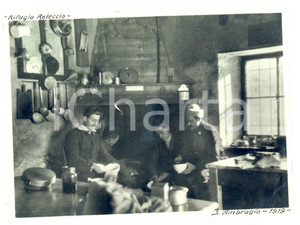 Fotografia d epoca originale 1920 MONTE RELECCIO LC Escursionisti al rifugio Foto Achille FLECCHIA 11x8 1