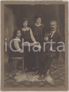 Fotografia d epoca originale 1917 PADOVA Ritratto di famiglia con l album  Fotografia 18x24 cm 1