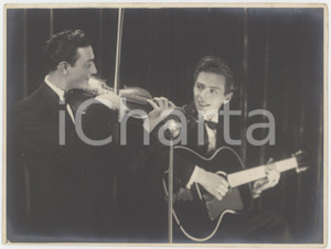 Fotografia d epoca originale 1947 SARONNO VA Coppia di musicisti  Chitarrista FICICCHIA  Foto 24x18 cm 1