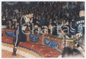 Fotografia d epoca originale 1996 COSTUME  CIRCO ORFEI  Rosario FIORELLO tra il pubblico Foto 19x13 cm 1 1