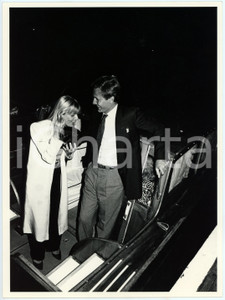Fotografia d epoca originale 1985 ca VENEZIA Giuliano GEMMA su un motoscafo  Foto 18x24 cm 1