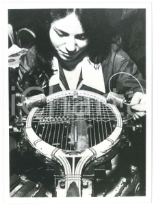 Fotografia d epoca originale 1975 ca TENNIS Costruzione racchetta DUNLOP MAXPLY Foto 18x24 cm 1