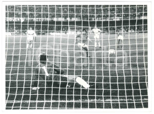 Fotografia d epoca originale 1990 ca CALCIO Napoli vs VfB Stuttgart  Diego Armando MARADONA Rigore  Foto 2 1