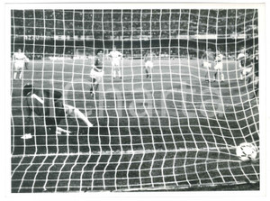 Fotografia d epoca originale 1990 ca CALCIO Napoli vs VfB Stuttgart  Diego Armando MARADONA Rigore  Foto 1 1